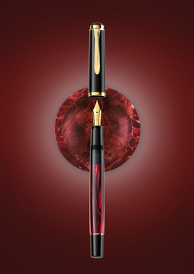 Stilou Classic M200 Editie Speciala Red Marbled, penita M din otel inoxidabil, penita si accesorii placate cu aur, corp negru-rosu marmorat, Pelikan